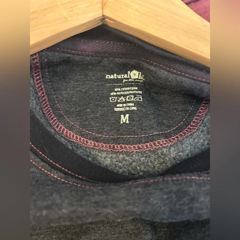 Natural Life Black to Plum Dip-Dye Crewneck Sweatshirt w pockets EUC size Medium - Picture 2 of 4
